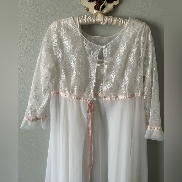 Vintage Radcliffe Peingnor Robe and Nightgown Set White Lace Medium 50’s EVC - Picture 2 of 14